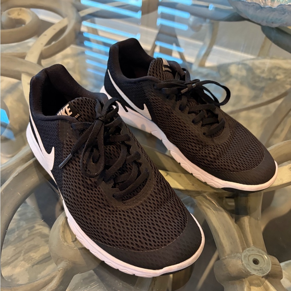 Nike Women's Black and White Running Sneakers